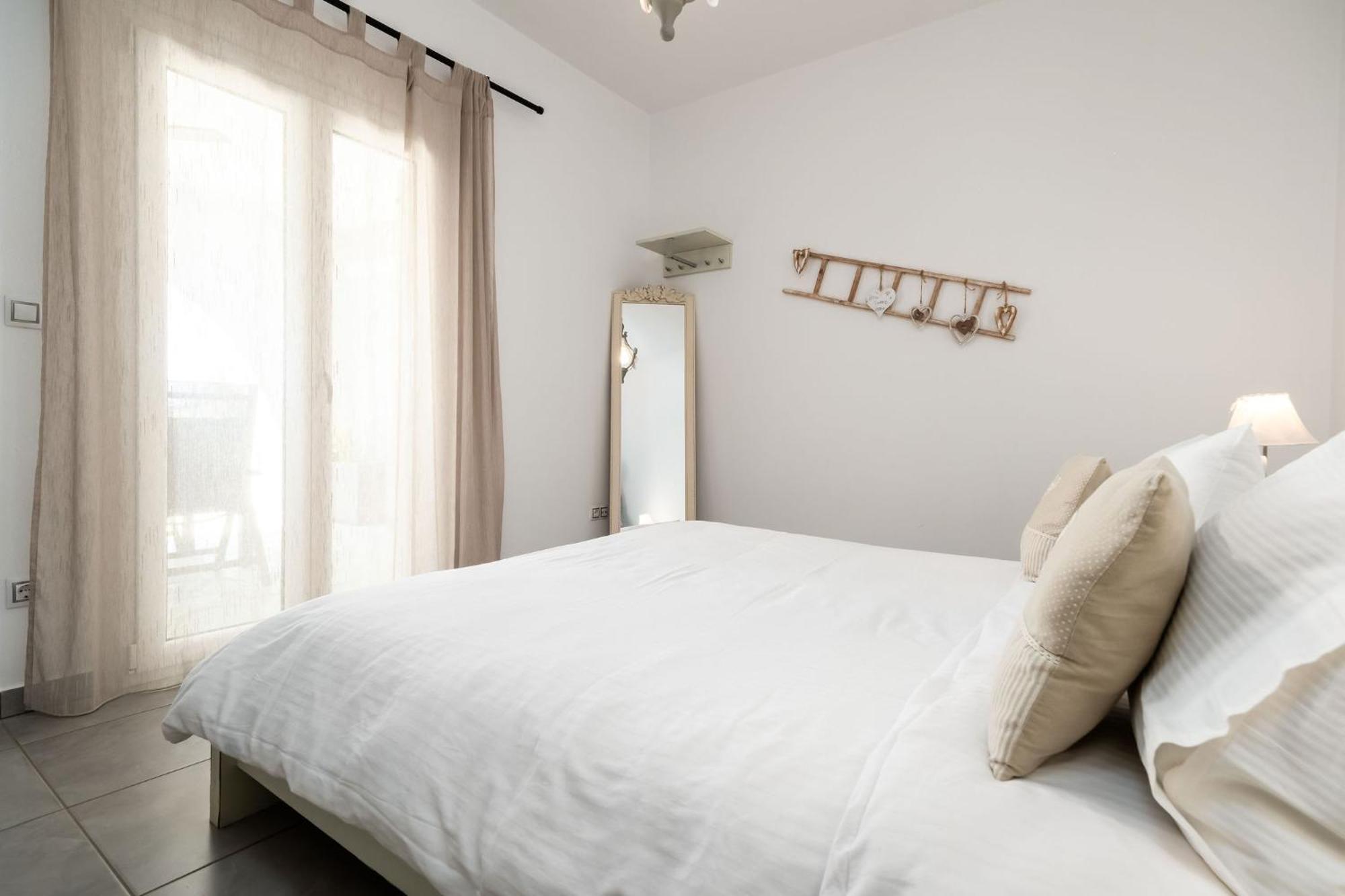 Azzurro Bianco Suites ปาริเกีย ภายนอก รูปภาพ